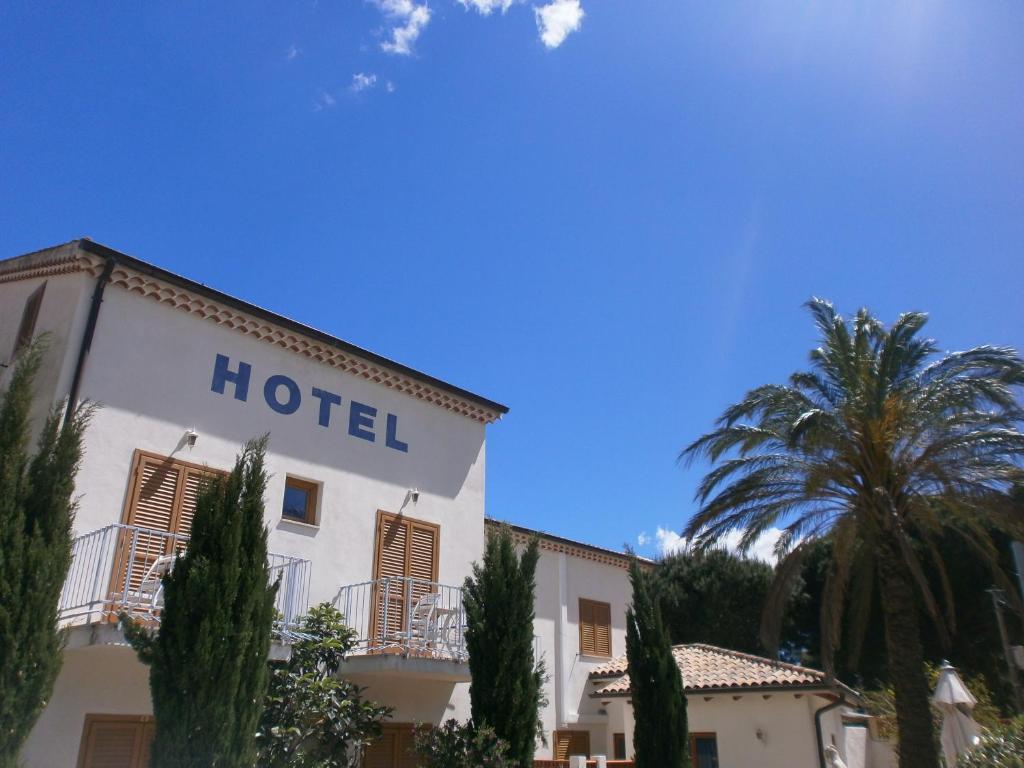 Hotel La Bastide Le Lavandou Exterior foto